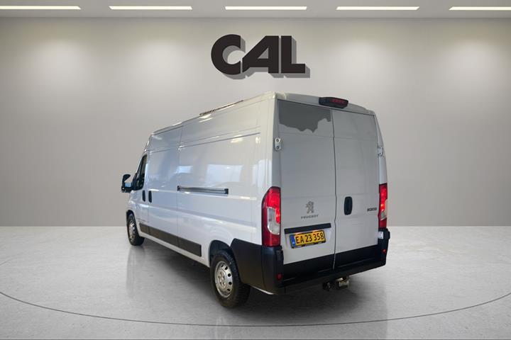 Hvid Peugeot Boxer fra 2024