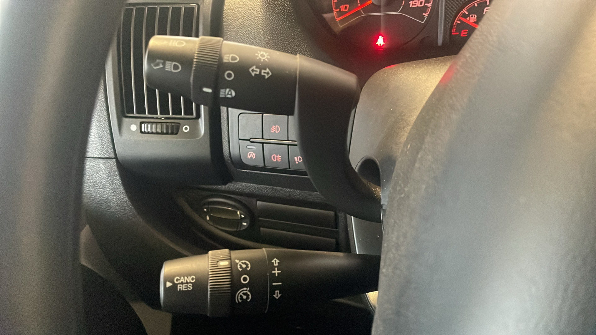 Hvid Peugeot Boxer fra 2024