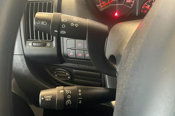 Hvid Peugeot Boxer fra 2024