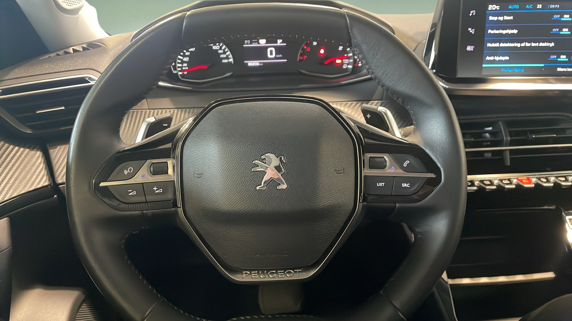 Sølv Peugeot 2008 fra 2022