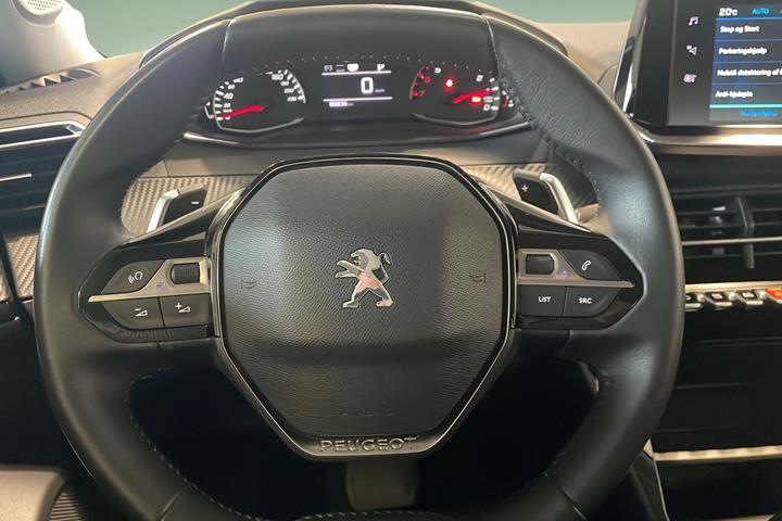 Sølv Peugeot 2008 fra 2022