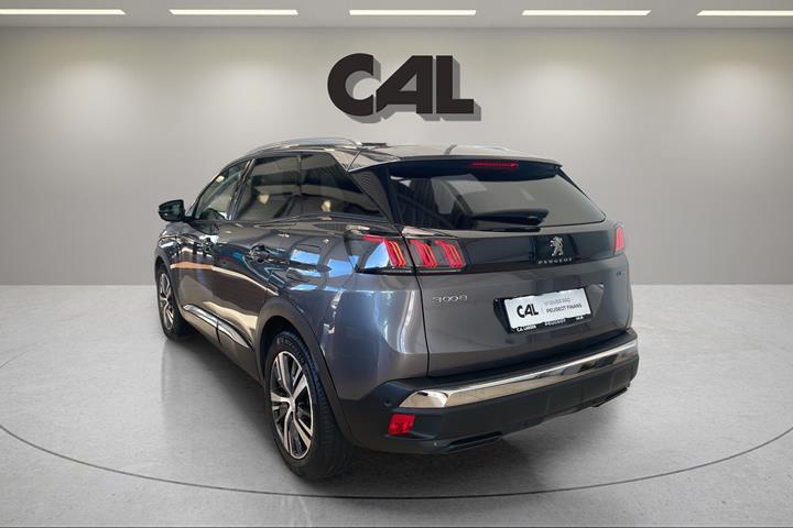 Grå Peugeot 3008 fra 2021