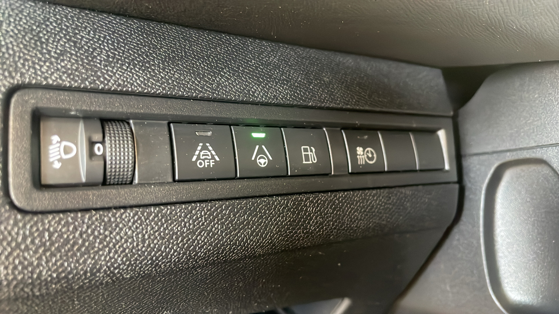 Grå Peugeot 3008 fra 2021