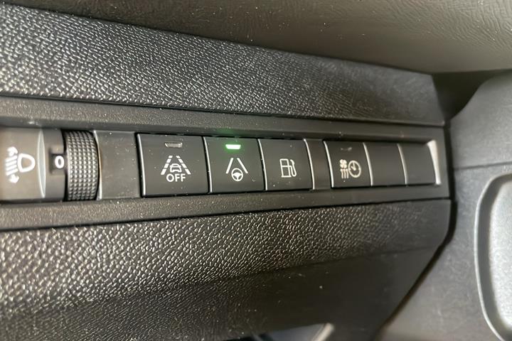 Grå Peugeot 3008 fra 2021