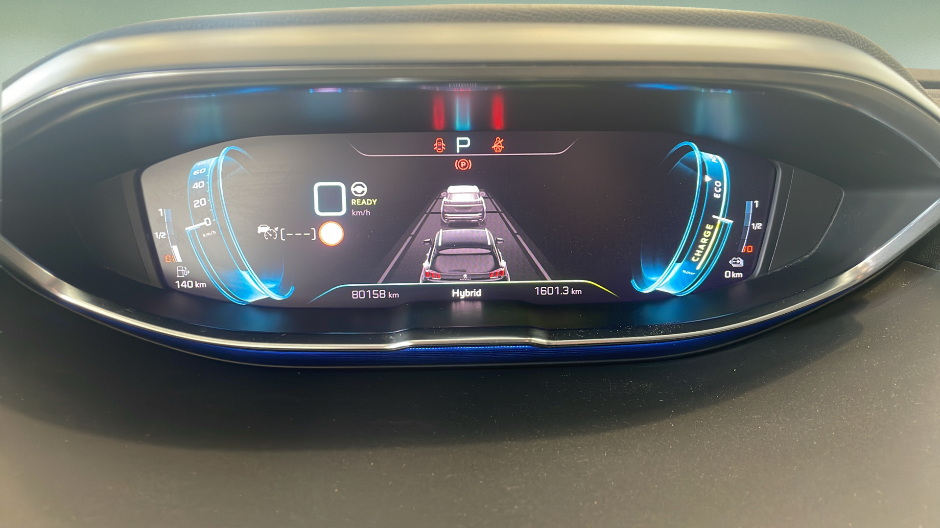 Grå Peugeot 3008 fra 2021