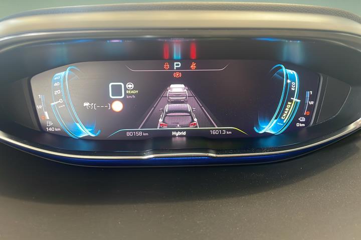 Grå Peugeot 3008 fra 2021