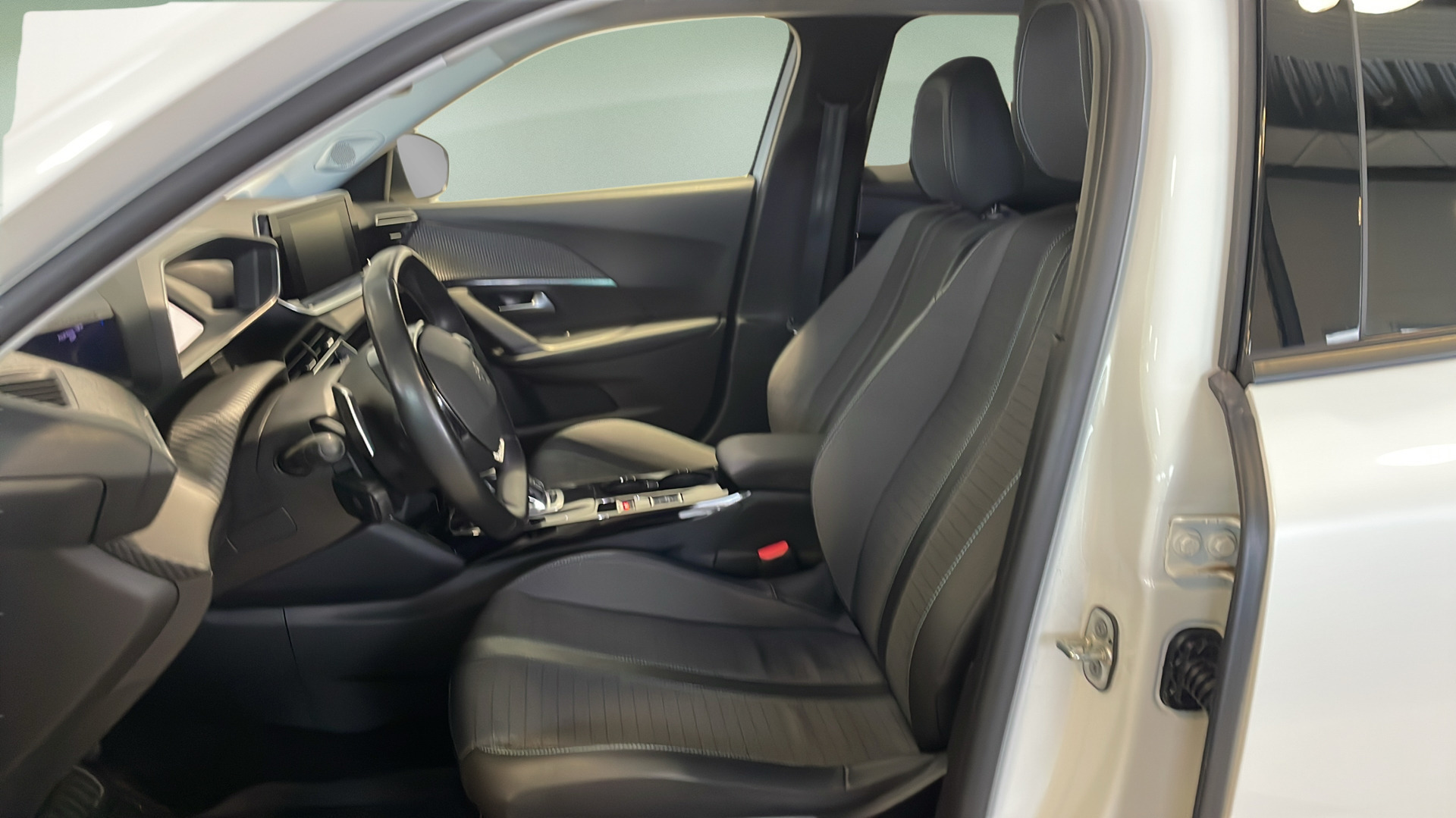Hvid Peugeot 2008 fra 2021