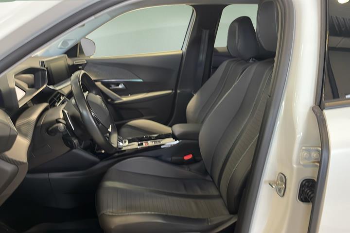 Hvid Peugeot 2008 fra 2021