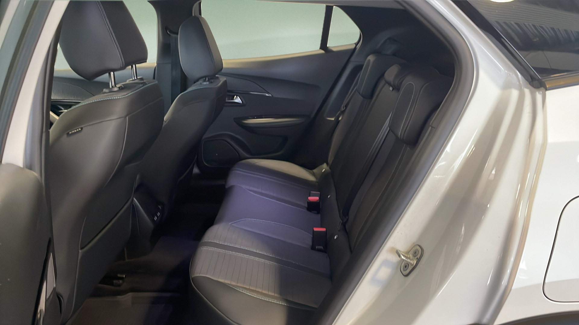 Hvid Peugeot 2008 fra 2021