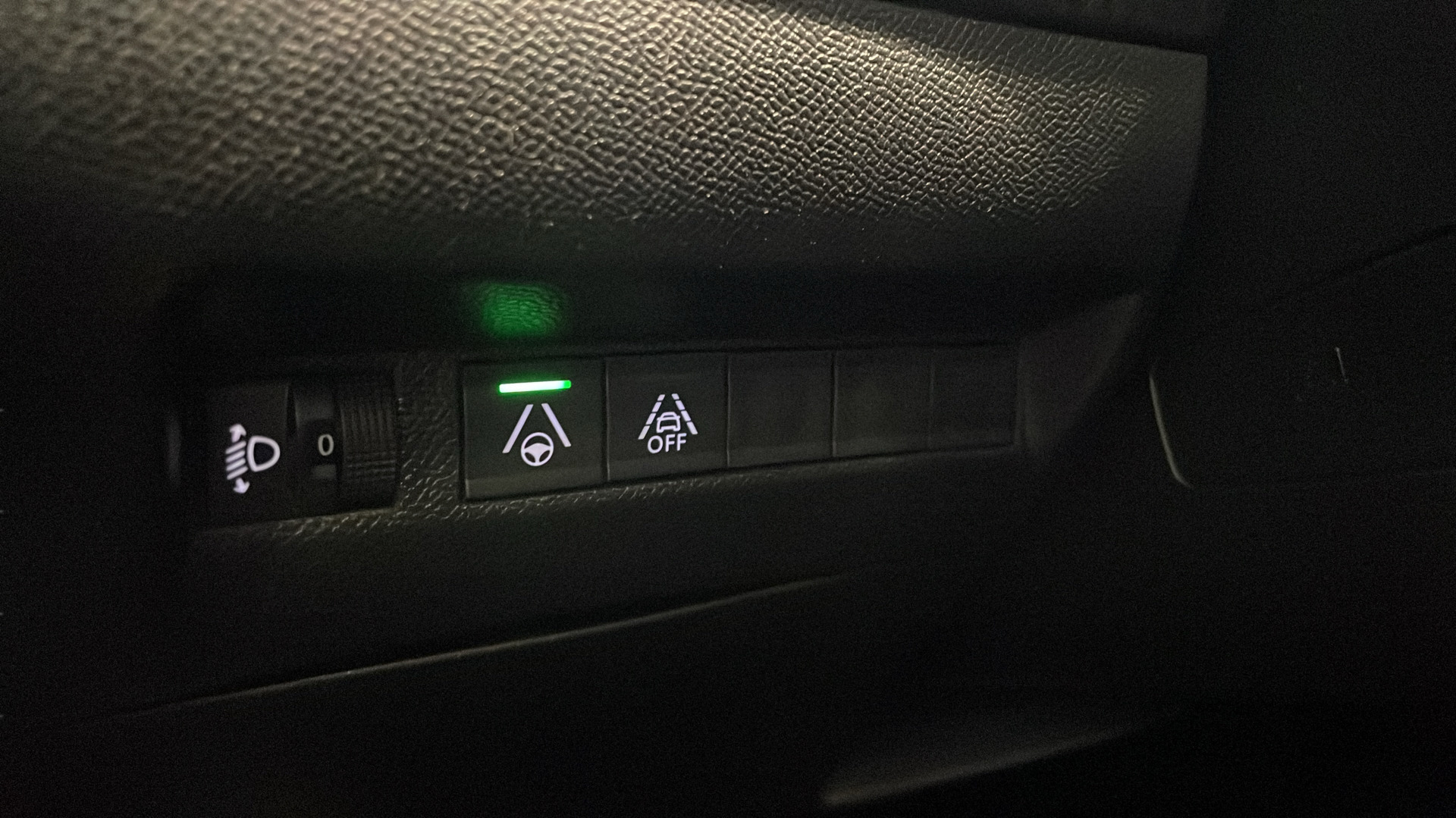 Hvid Peugeot 2008 fra 2021