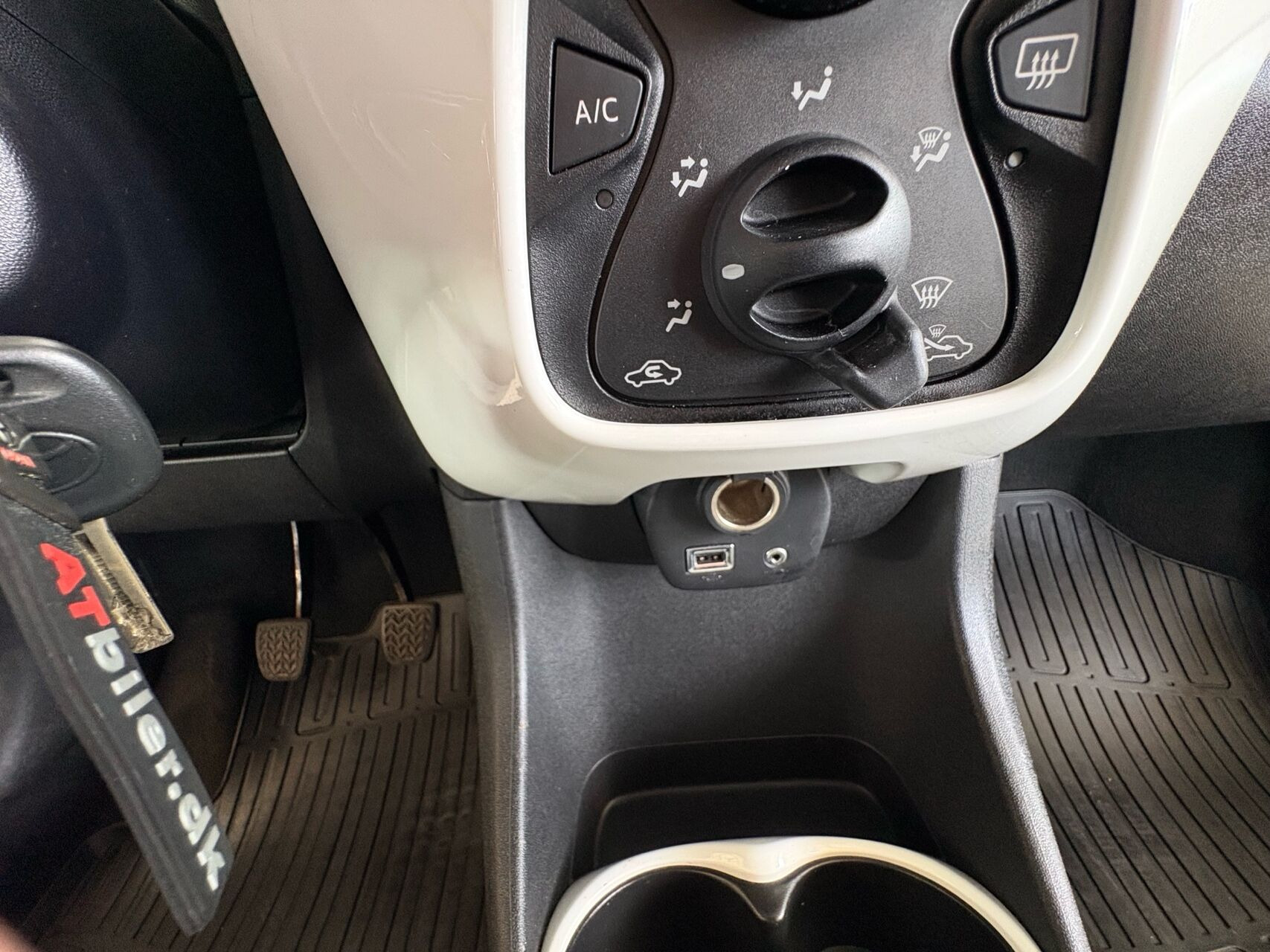 Hvid Toyota Aygo fra 2014