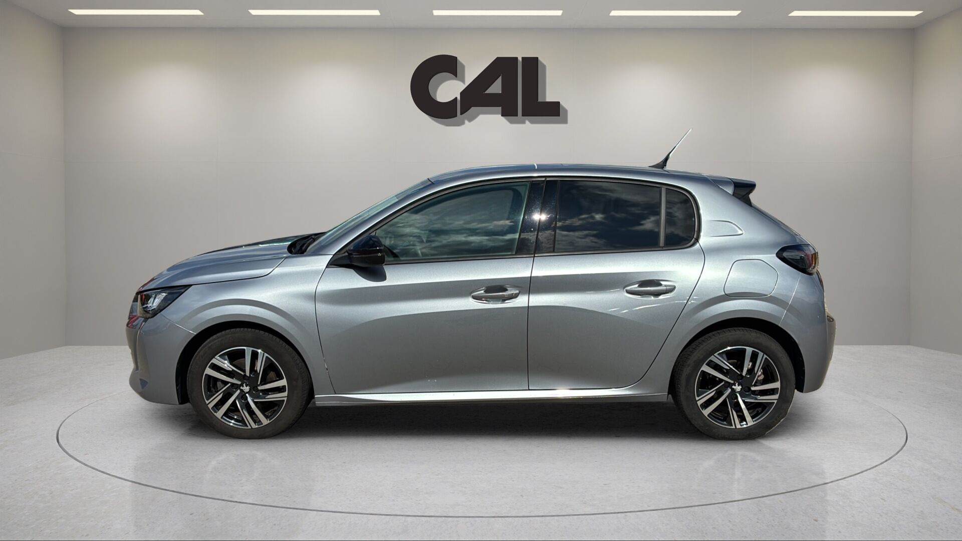 Sølv Peugeot 208 fra 2023
