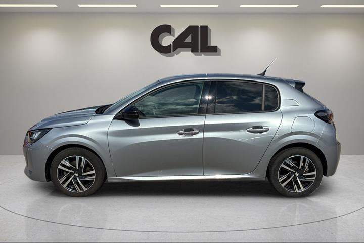 Sølv Peugeot 208 fra 2023