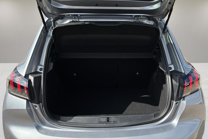 Sølv Peugeot 208 fra 2023