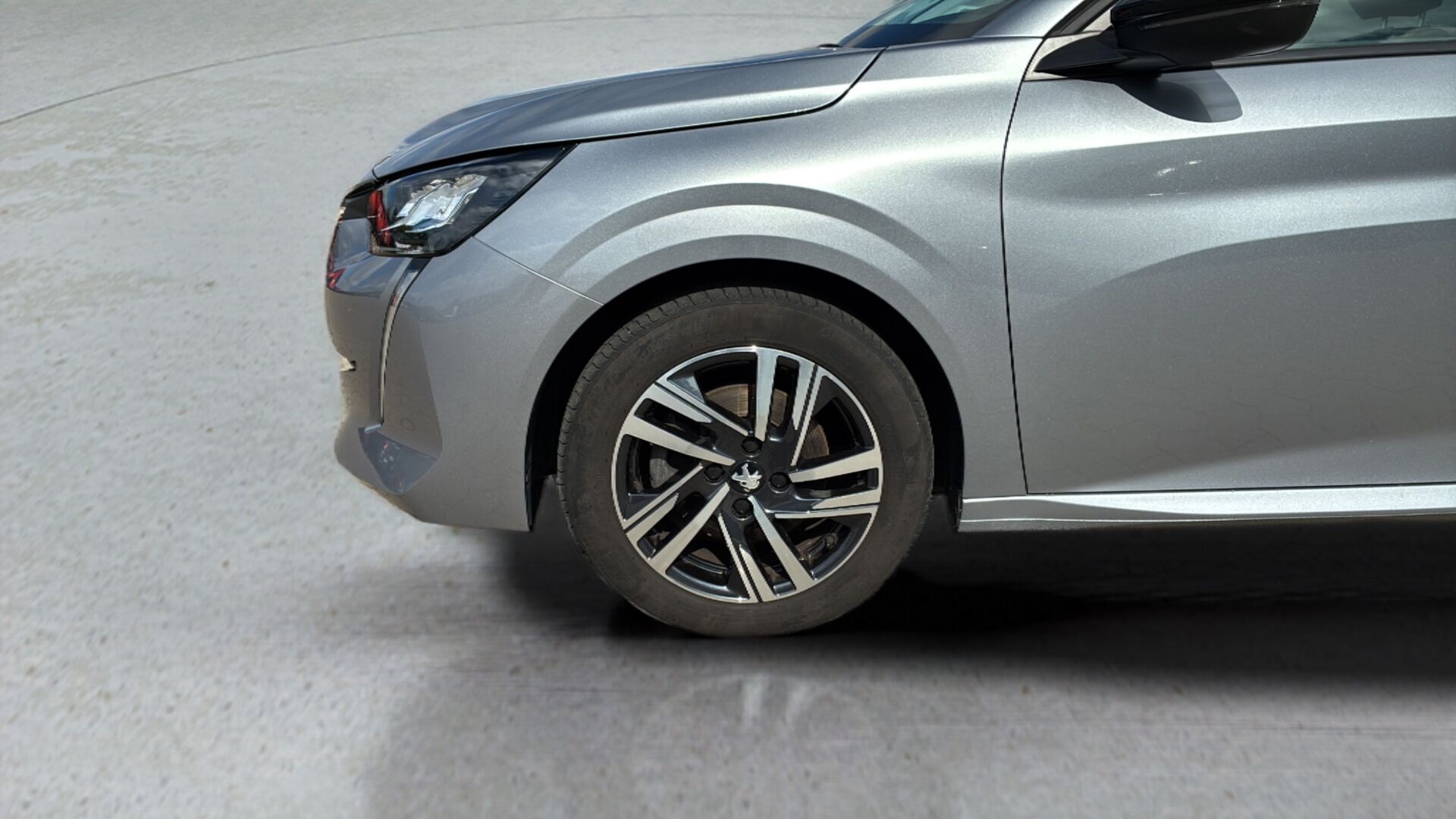 Sølv Peugeot 208 fra 2023