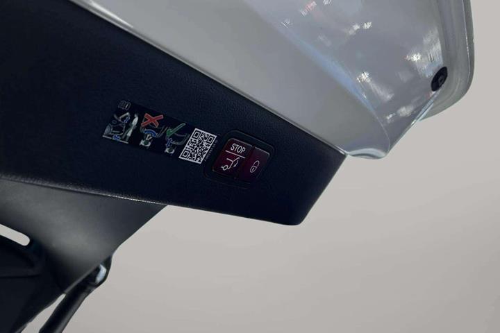 Hvid Mercedes EQS 450+ fra 2022