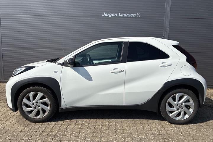 Hvid Toyota Aygo X fra 2024