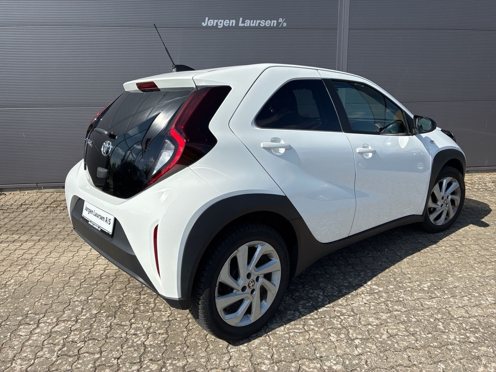 Hvid Toyota Aygo X fra 2024