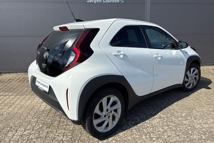 Hvid Toyota Aygo X fra 2024