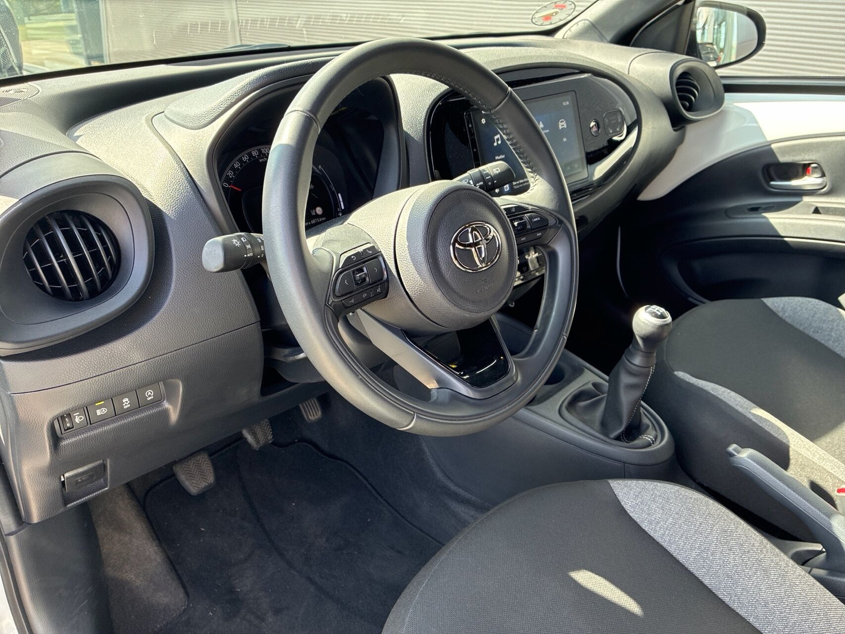 Hvid Toyota Aygo X fra 2024