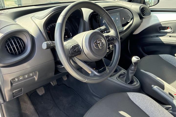 Hvid Toyota Aygo X fra 2024