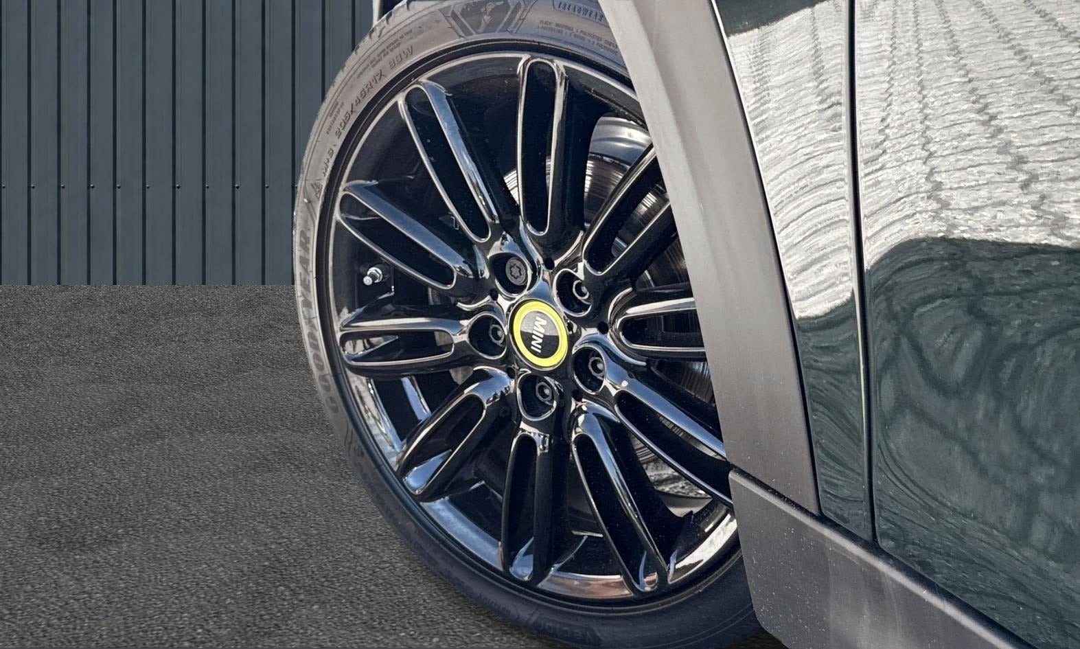 Grøn Mini Cooper SE fra 2023