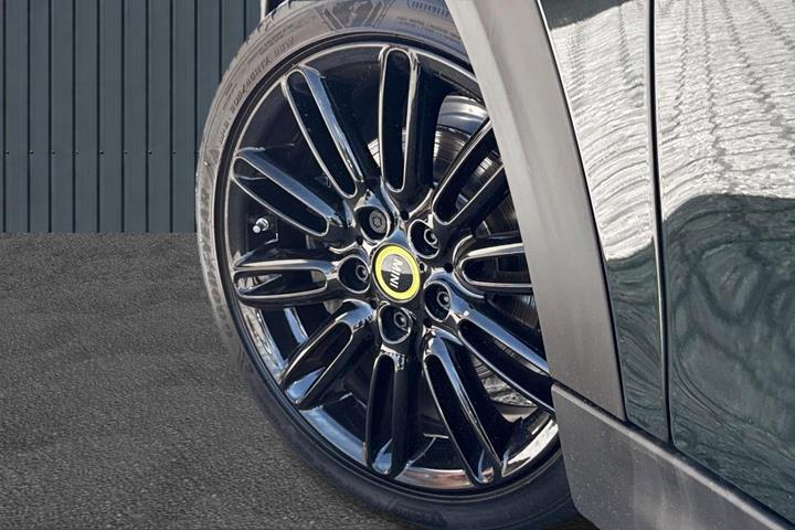 Grøn Mini Cooper SE fra 2023