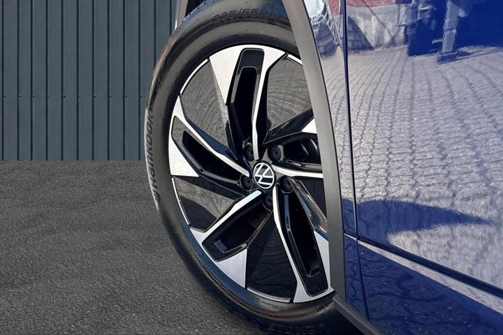 Blå VW ID.5 fra 2023