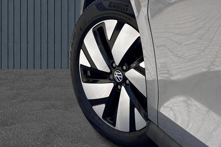 Sølv VW ID.Buzz fra 2025