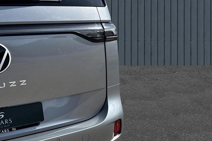Sølv VW ID.Buzz fra 2025