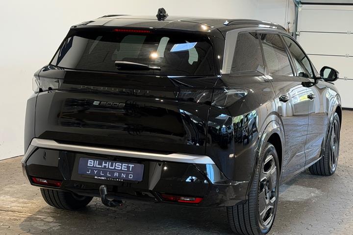 Sort Peugeot e-5008 fra 2025