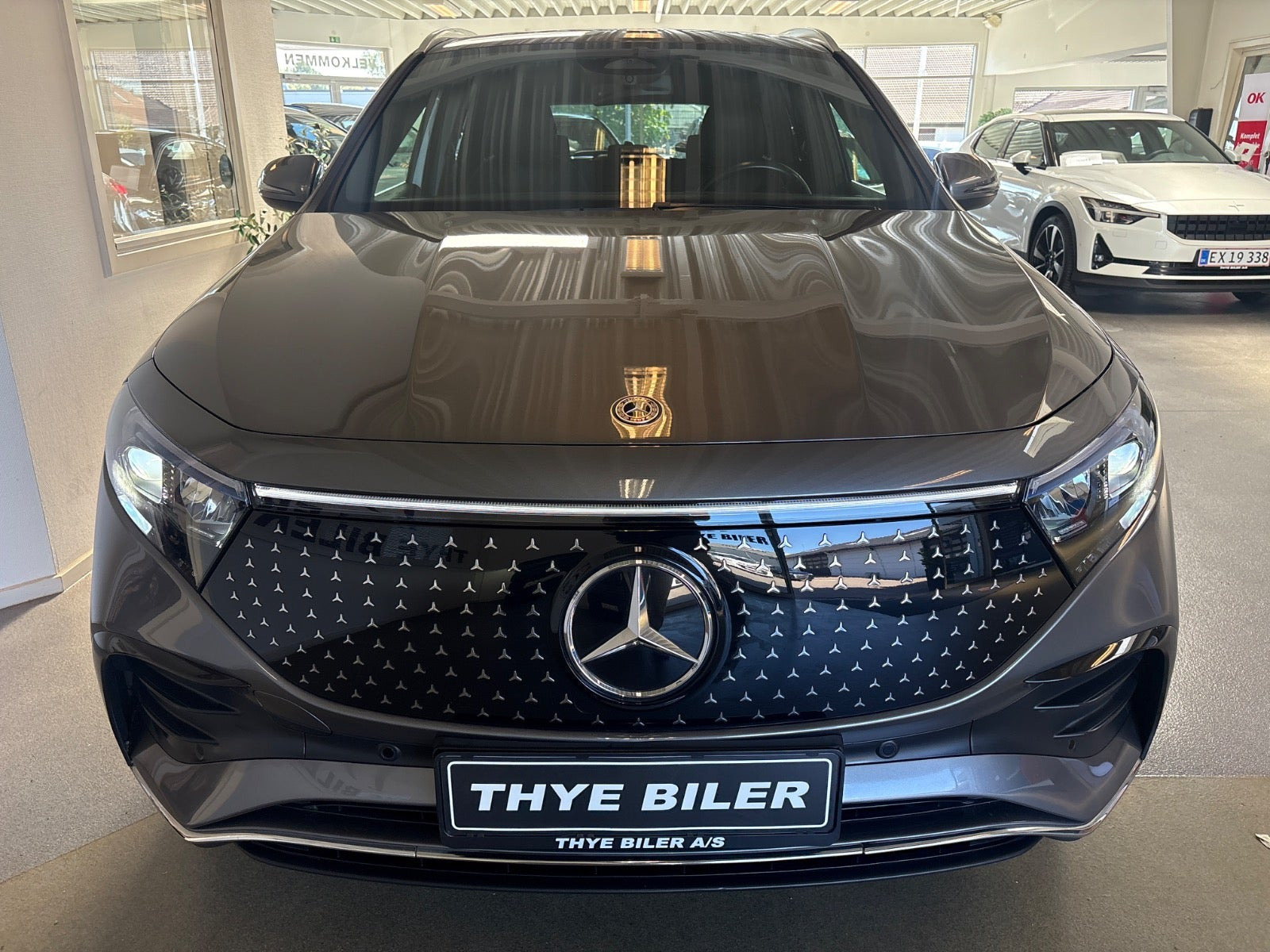 Grå Mercedes EQA250+ fra 2025