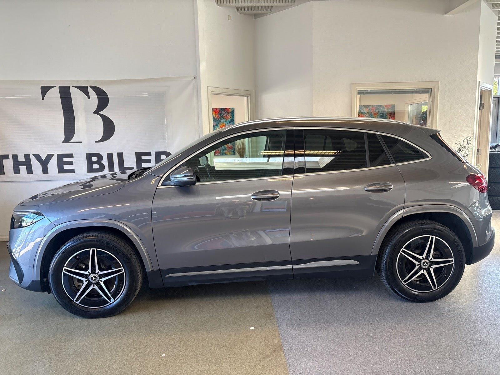 Grå Mercedes EQA250+ fra 2025