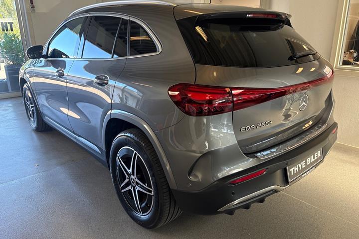 Grå Mercedes EQA250+ fra 2025