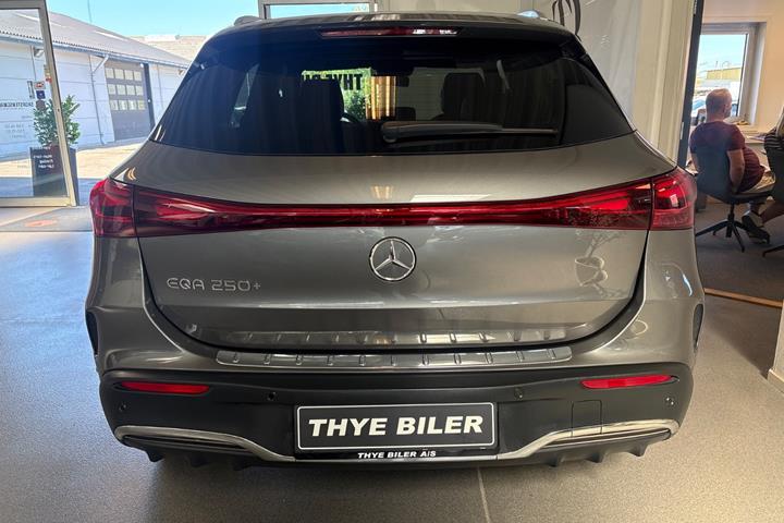 Grå Mercedes EQA250+ fra 2025