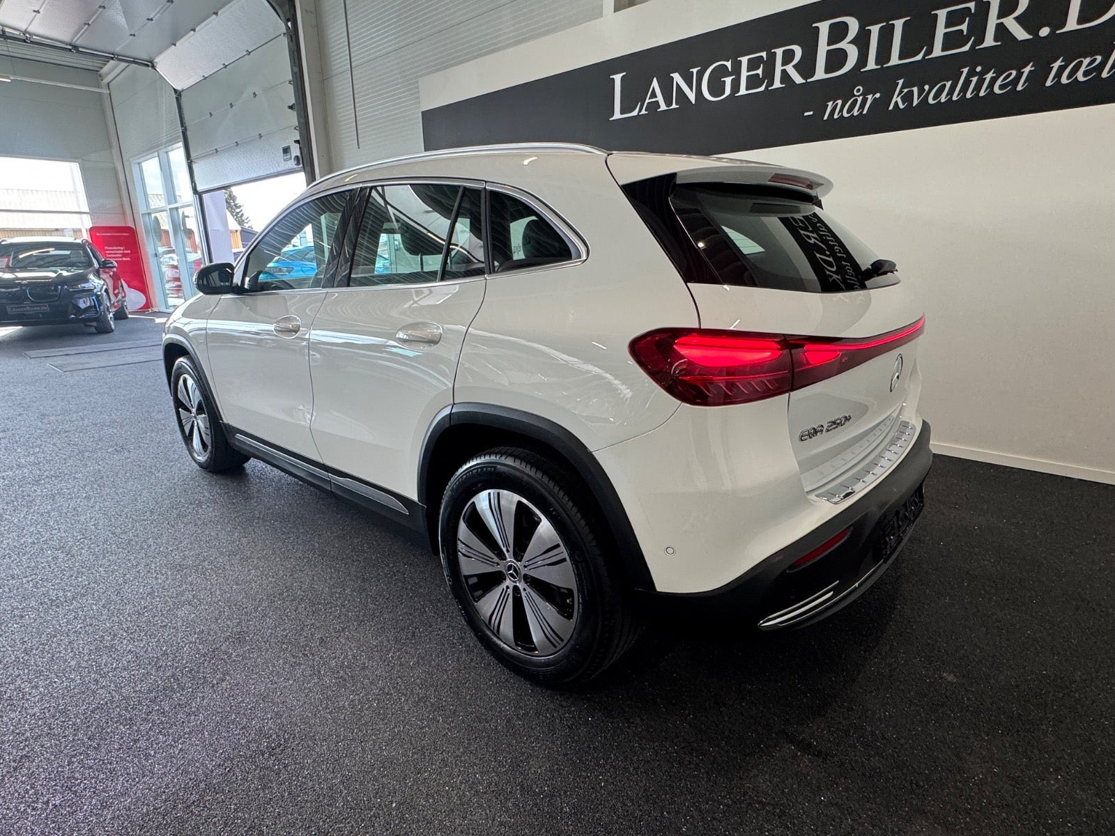 Hvid Mercedes EQA250+ fra 2026