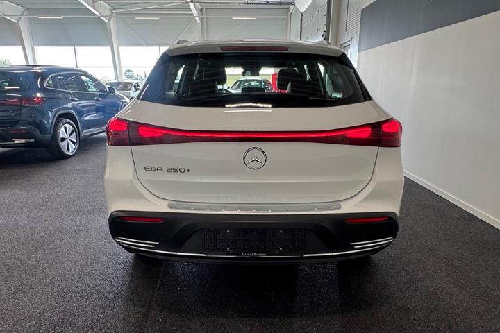 Hvid Mercedes EQA250+ fra 2026