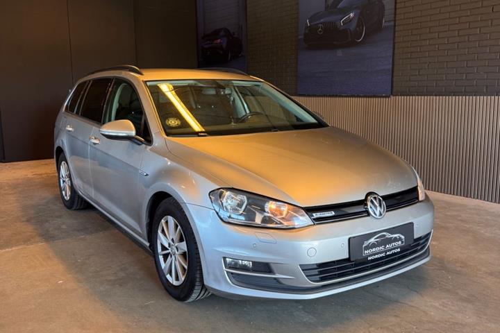 Grå VW Golf VII fra 2015
