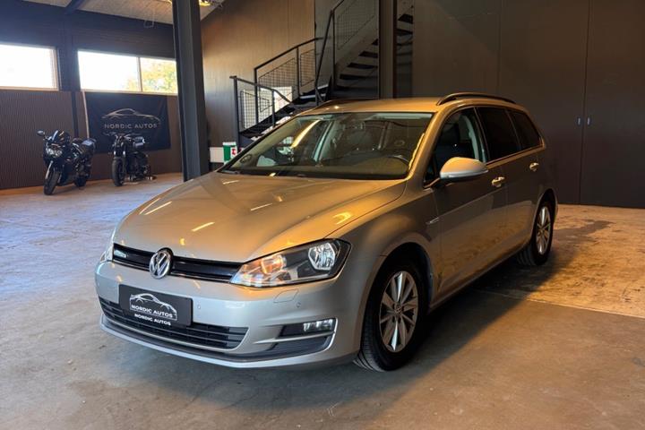 Grå VW Golf VII fra 2015