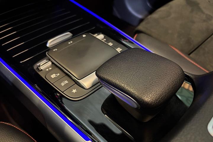 Sort Mercedes EQB300 fra 2022