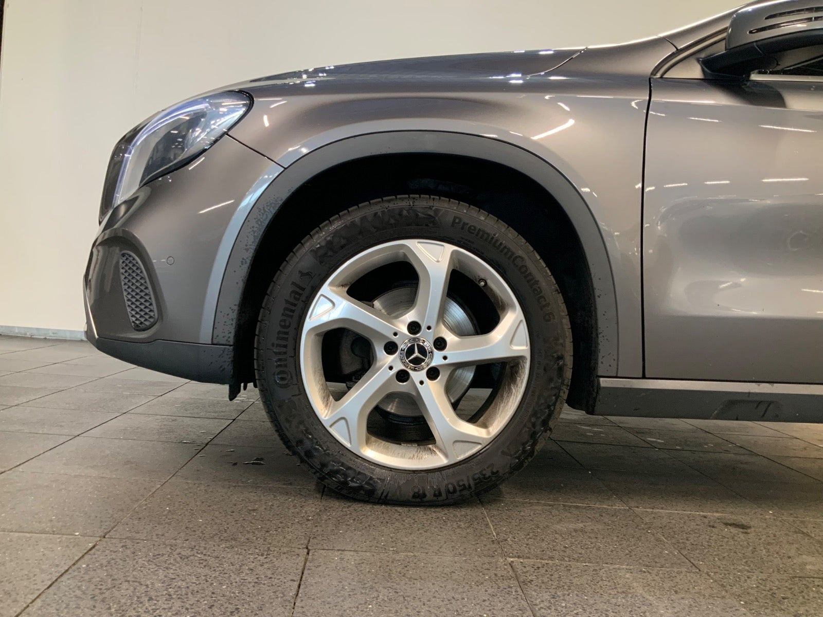 Grå Mercedes GLA200 d fra 2018