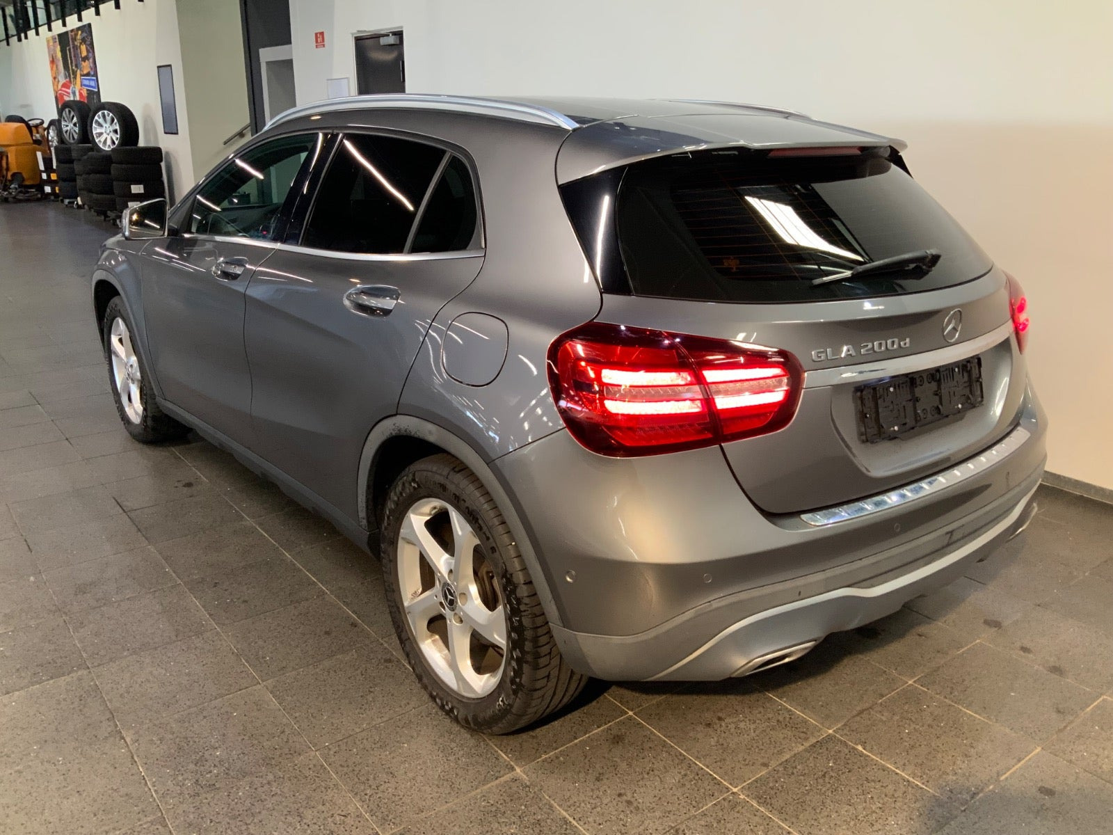 Grå Mercedes GLA200 d fra 2018