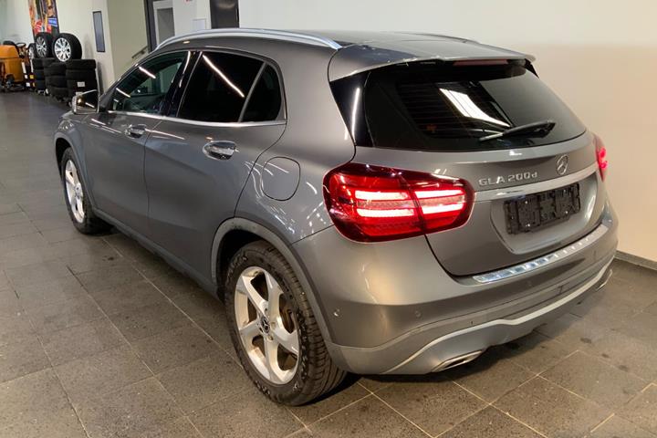 Grå Mercedes GLA200 d fra 2018