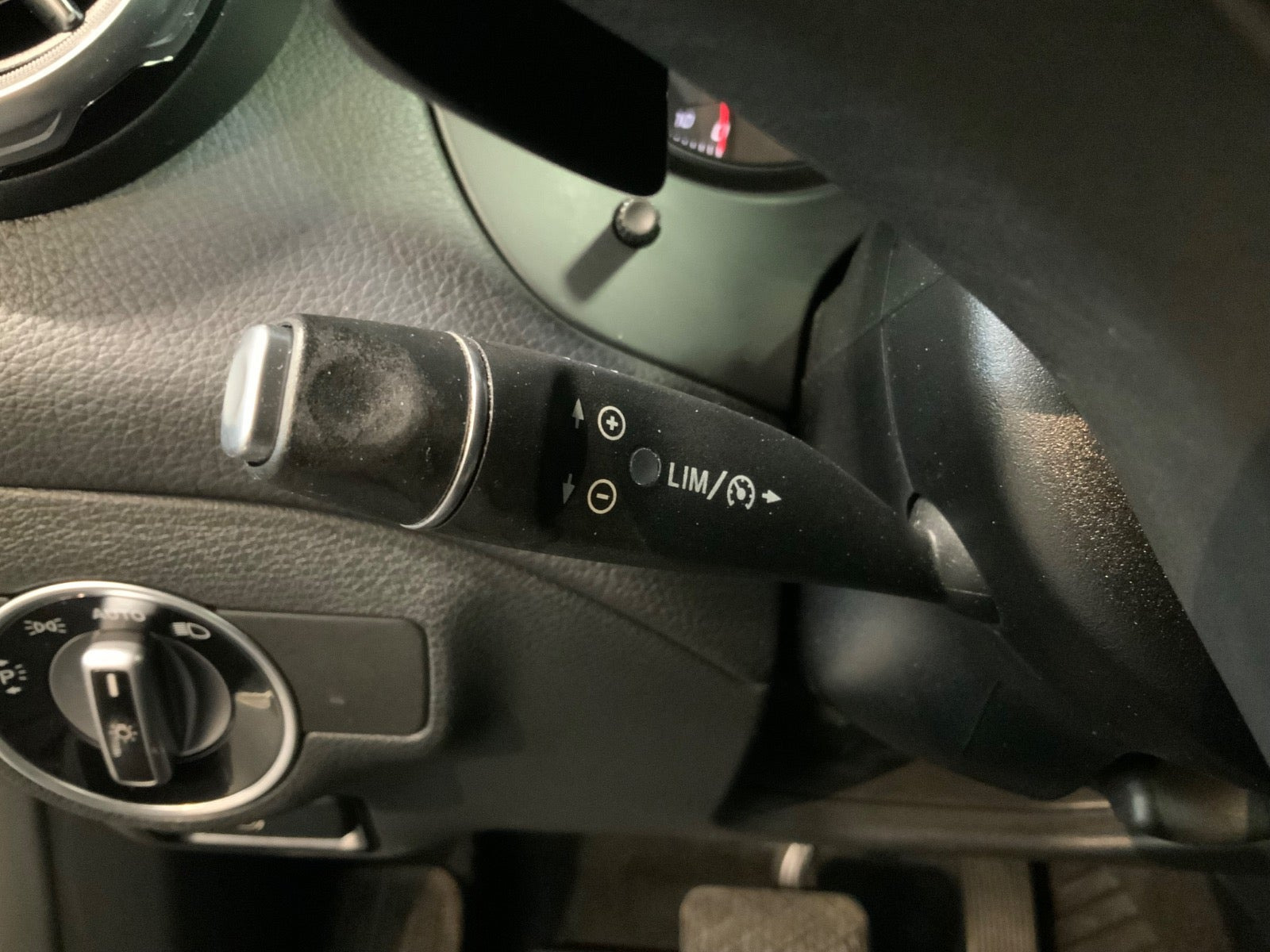 Grå Mercedes GLA200 d fra 2018