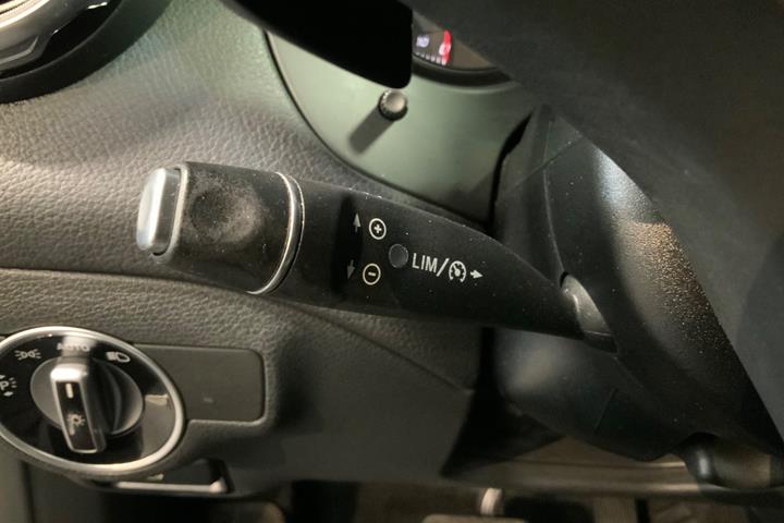 Grå Mercedes GLA200 d fra 2018