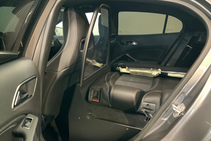 Grå Mercedes GLA200 d fra 2018