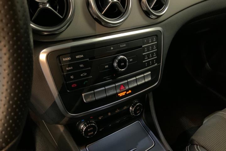 Grå Mercedes GLA200 d fra 2018