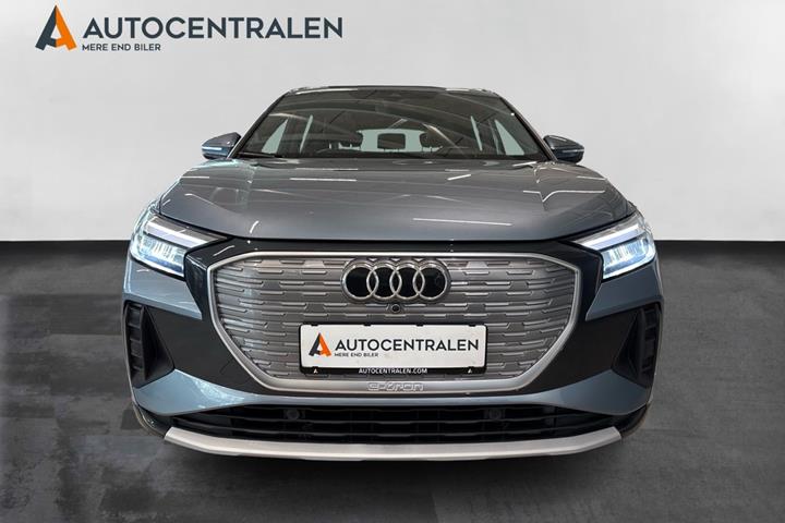 Blå Audi Q4 e-tron fra 2021