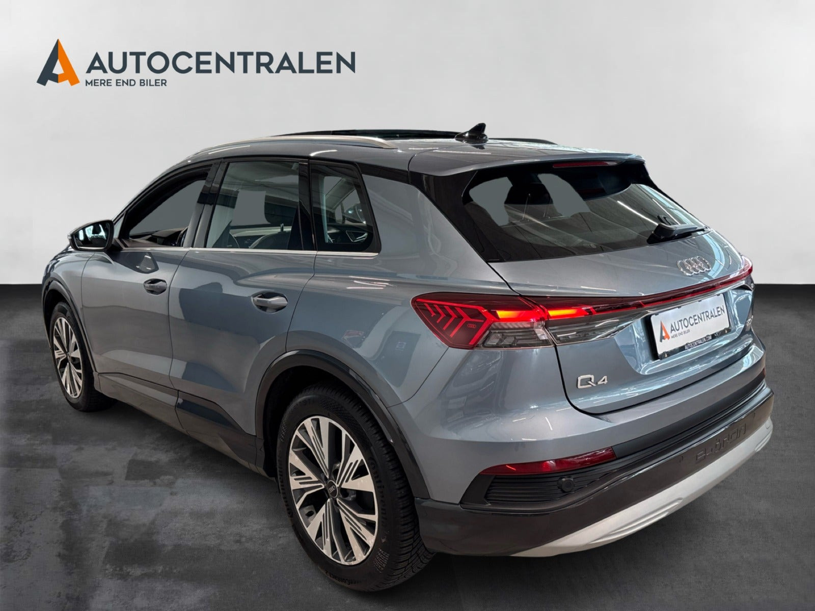 Blå Audi Q4 e-tron fra 2021