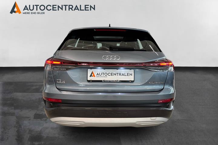 Blå Audi Q4 e-tron fra 2021